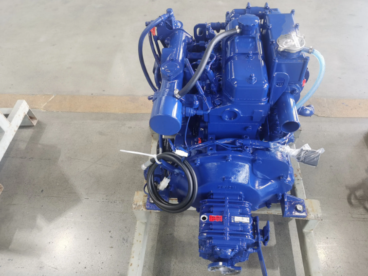 New 20.6kW 4-Stroke High-Speed 380J-3 Marine Diesel Inboard Engine with Gearbox for Yacht and Boat Marine Use